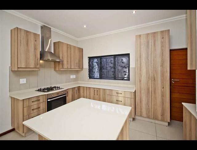 3 BEDROOM PROPERTY TO RENT IN VICTORY PARK